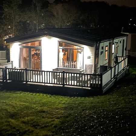 Luxury Lodge On Edge Of New Forest And 800M From Sea Entertainment And Leisure Passes Included Milford on Sea Eksteriør billede