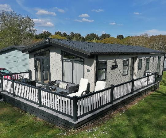 Luxury Lodge On Edge Of New Forest And 800M From Sea Entertainment And Leisure Passes Included Milford on Sea Eksteriør billede
