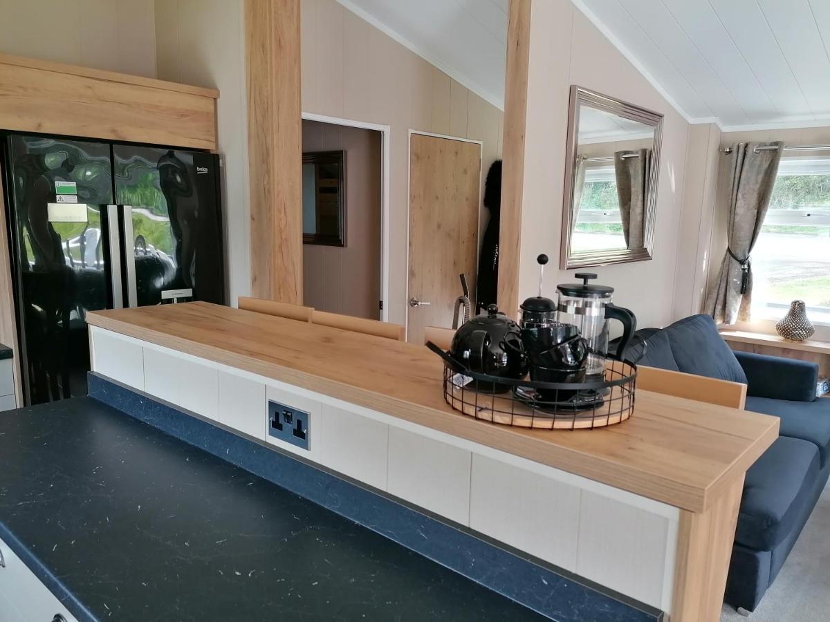 Luxury Lodge On Edge Of New Forest And 800M From Sea Entertainment And Leisure Passes Included Milford on Sea Eksteriør billede