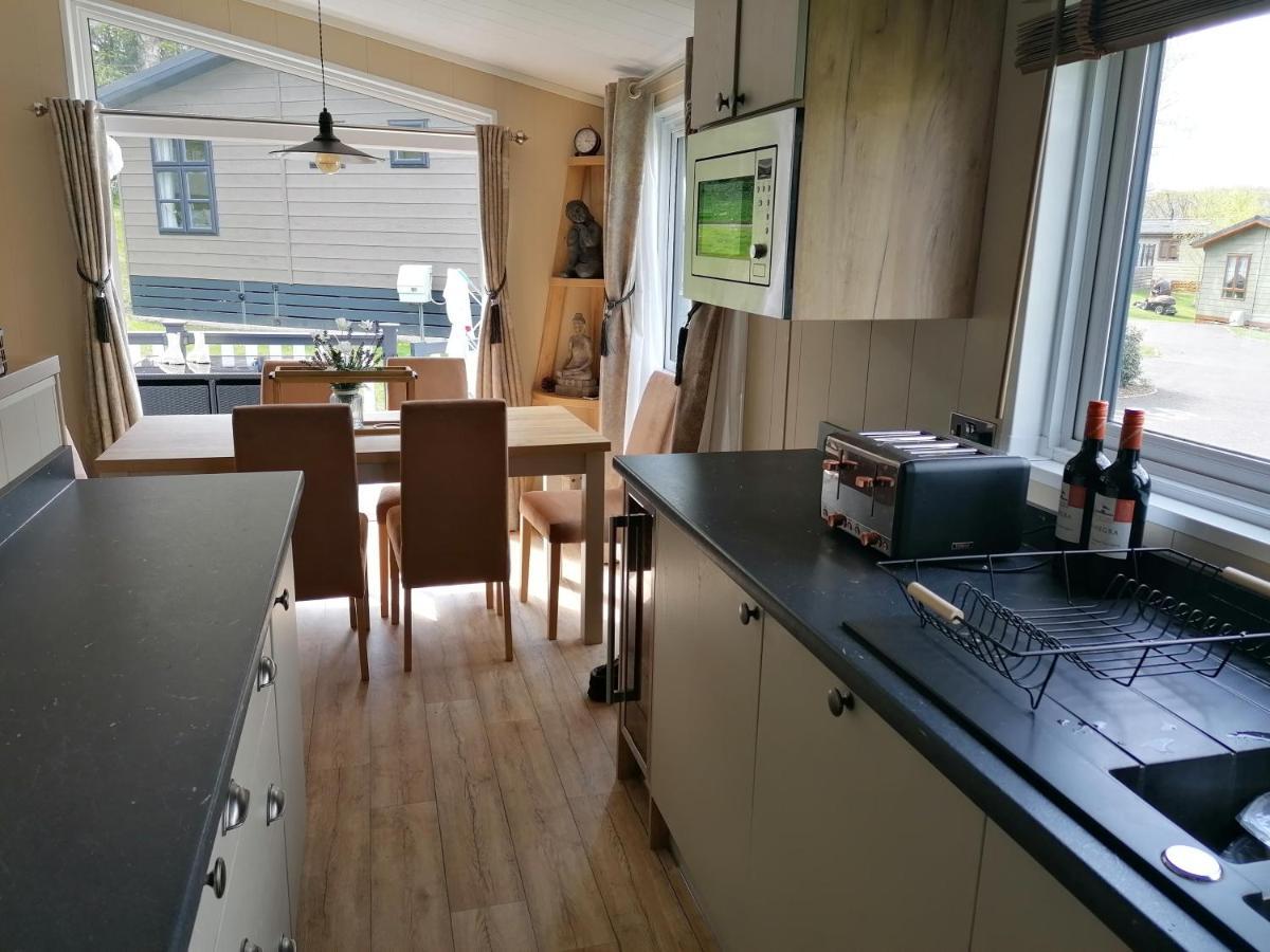 Luxury Lodge On Edge Of New Forest And 800M From Sea Entertainment And Leisure Passes Included Milford on Sea Eksteriør billede