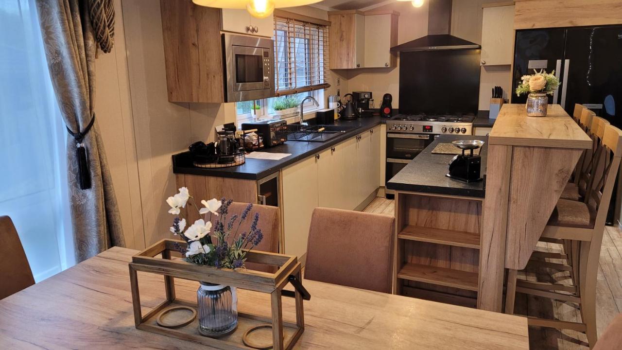 Luxury Lodge On Edge Of New Forest And 800M From Sea Entertainment And Leisure Passes Included Milford on Sea Eksteriør billede