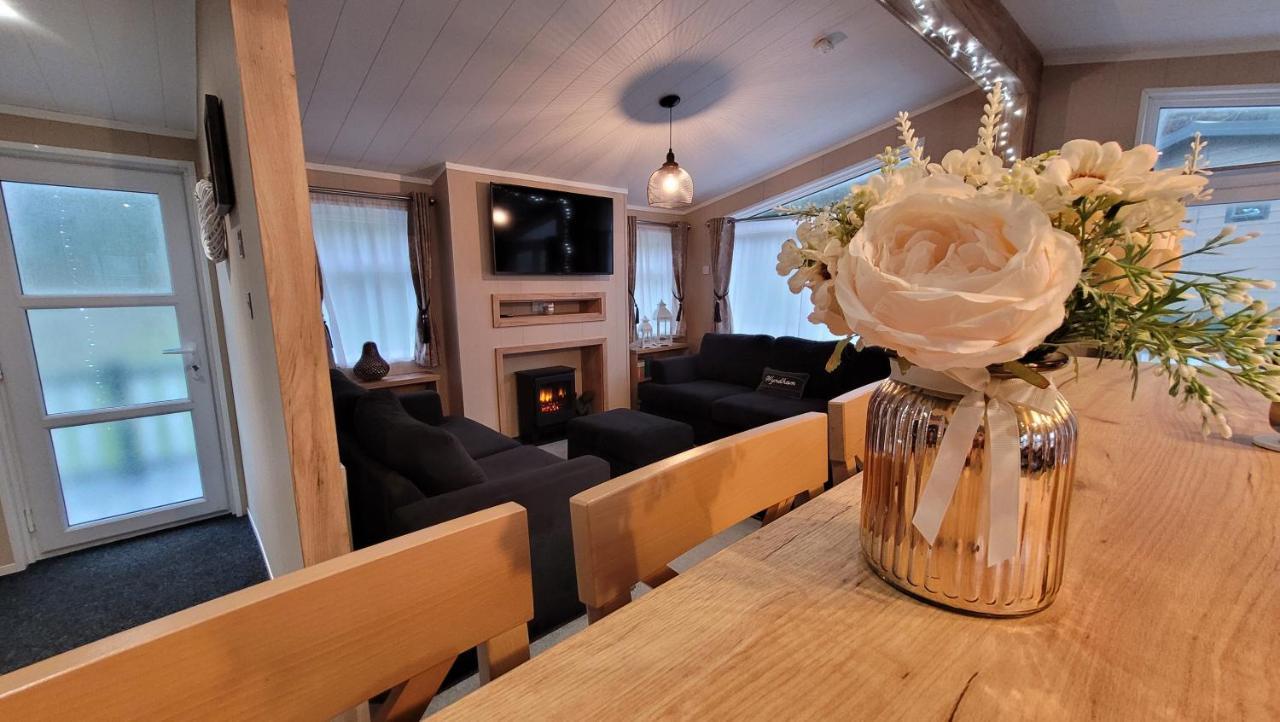 Luxury Lodge On Edge Of New Forest And 800M From Sea Entertainment And Leisure Passes Included Milford on Sea Eksteriør billede