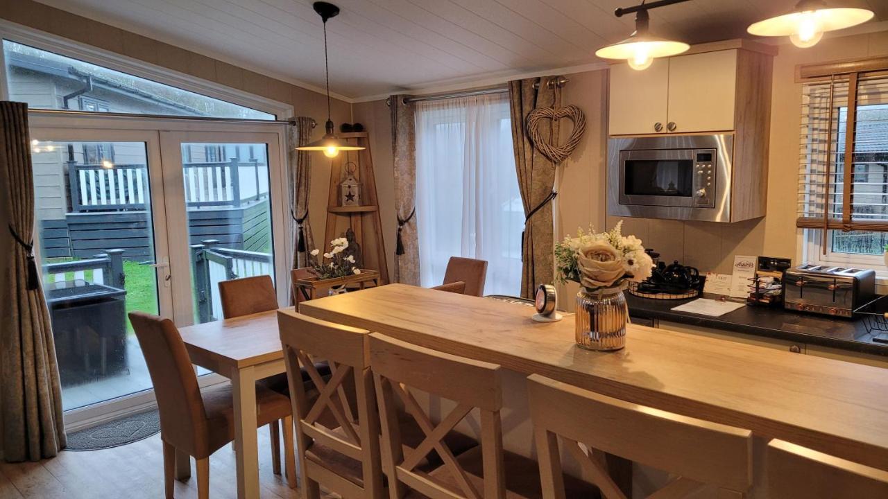Luxury Lodge On Edge Of New Forest And 800M From Sea Entertainment And Leisure Passes Included Milford on Sea Eksteriør billede