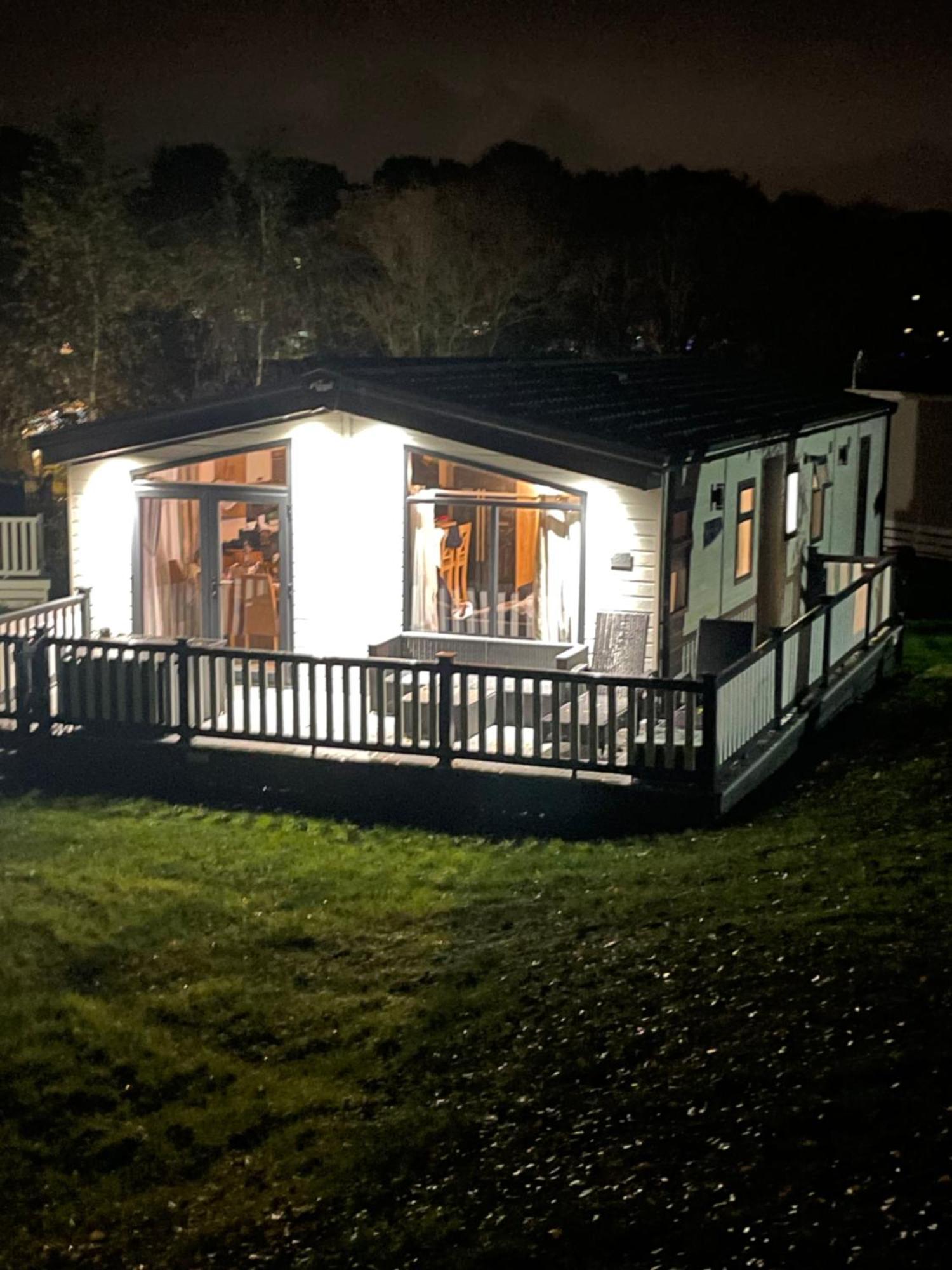 Luxury Lodge On Edge Of New Forest And 800M From Sea Entertainment And Leisure Passes Included Milford on Sea Eksteriør billede